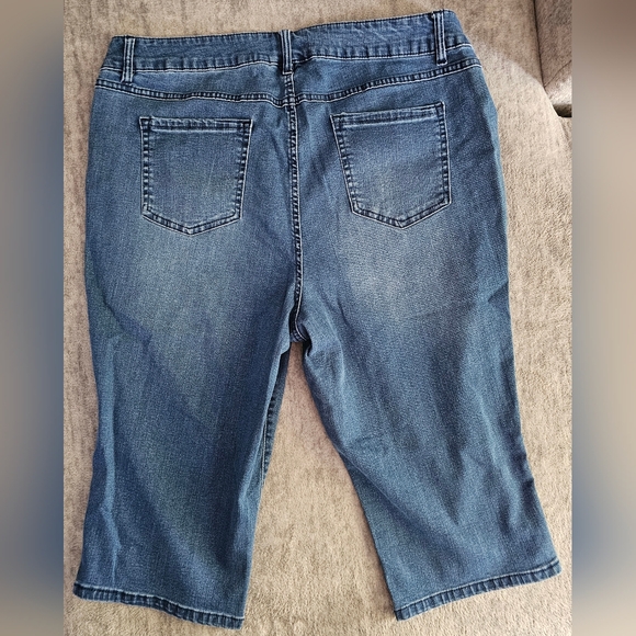 d. jeans Women's Denim Capri Size 20W - Picture 3 of 3